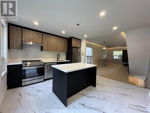 25 Firstbrooke Rd in Toronto, ON - Building Photo - Building Photo