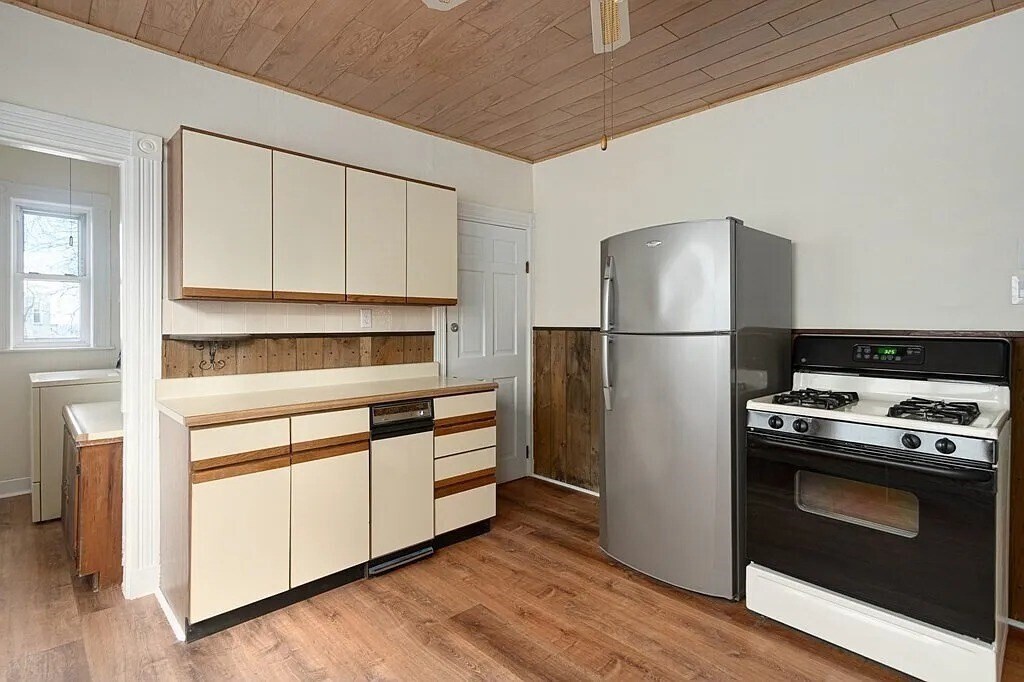 126 Neponset Ave, Unit 1 in Boston, MA - Building Photo
