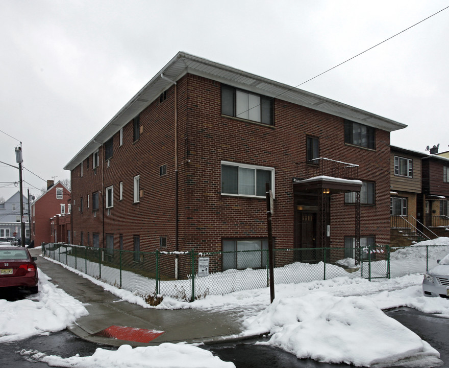 39 Bleecker St in Jersey City, NJ - Building Photo