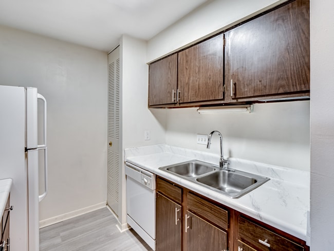 325 Orchard Trace Ln in Charlotte, NC - Building Photo - Building Photo