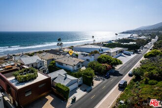 30962 Broad Beach Rd in Malibu, CA - Foto de edificio - Building Photo