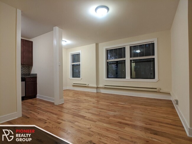 4542 N Damen Ave, Unit #4546-202 in Chicago, IL - Building Photo - Building Photo