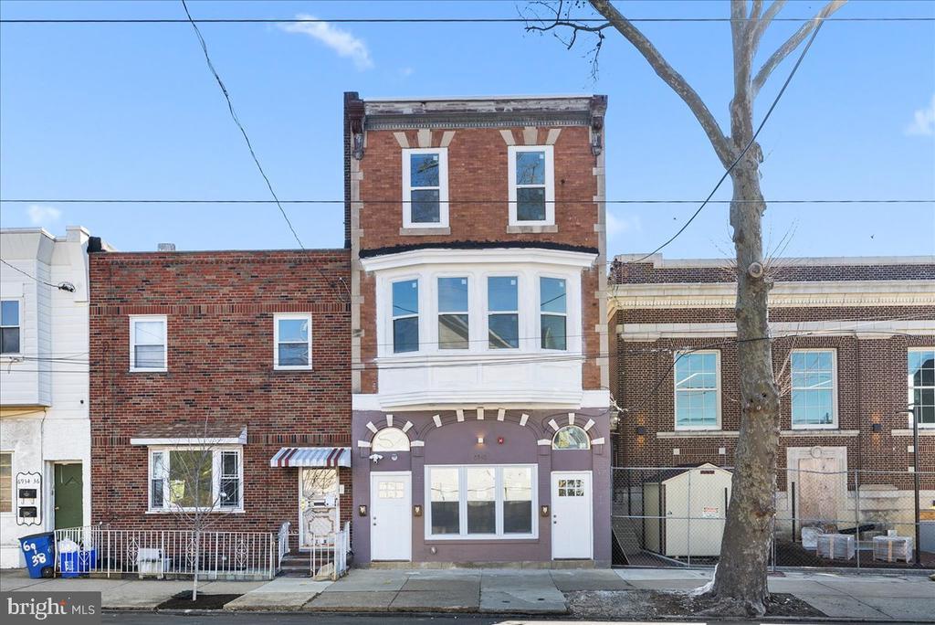 6940 Woodland Ave in Philadelphia, PA - Building Photo