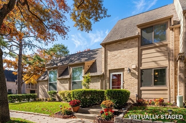 6453 Alisa Ln
