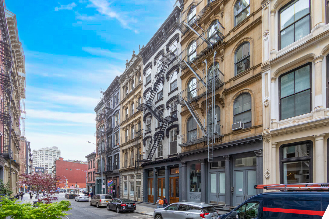 42 White St in New York, NY - Building Photo