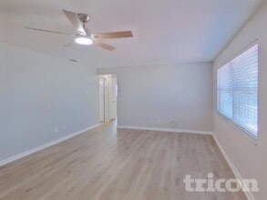 1745 Woodridge Dr in Clearwater, FL - Building Photo - Building Photo