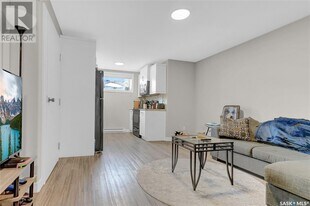 3318 Green Turtle Rd in Regina, SK - Building Photo