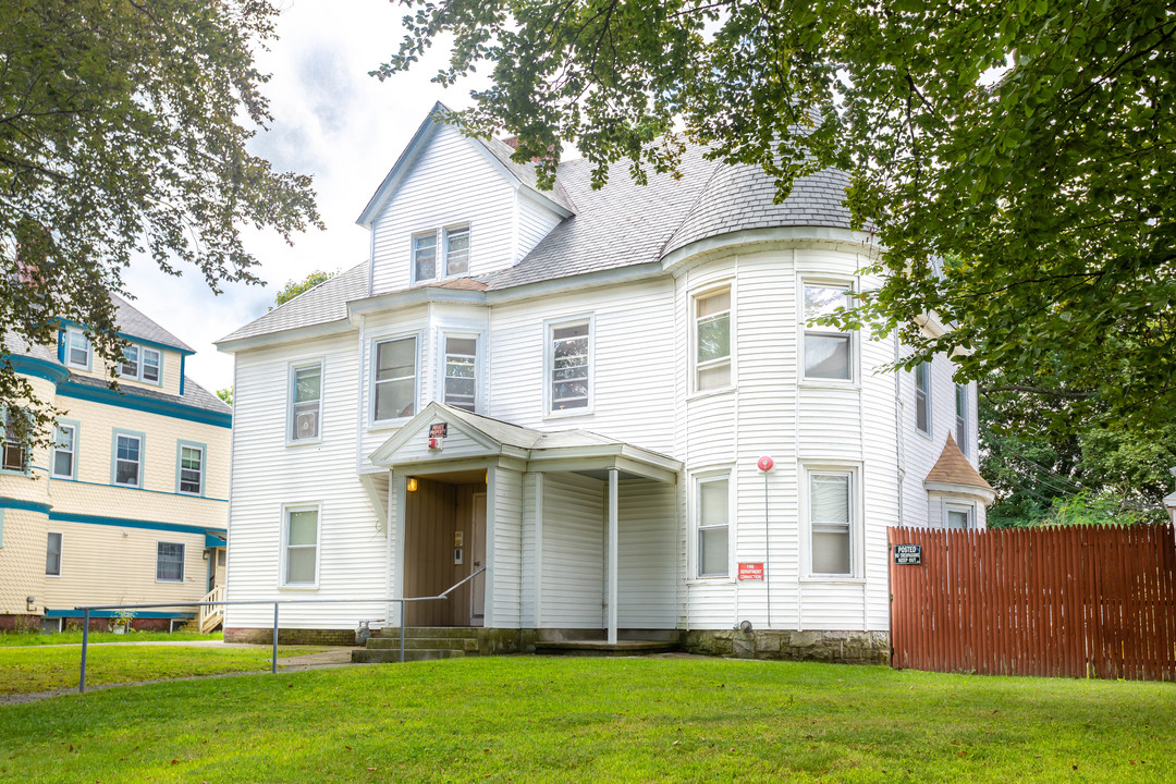 36 Richards St in Worcester, MA - Foto de edificio