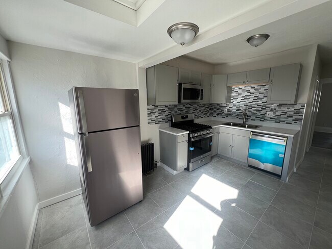 28 Kenmore Ave in Newark, NJ - Building Photo - Building Photo