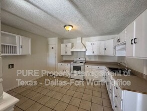 1811 Reever St in Arlington, TX - Building Photo - Building Photo