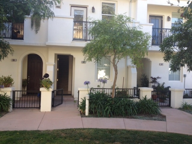 142 Beach Side Ct, Unit Beach Side CT. in Ventura, CA - Foto de edificio - Building Photo