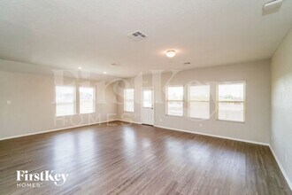 1960 Heather Glen Dr in New Braunfels, TX - Building Photo - Building Photo
