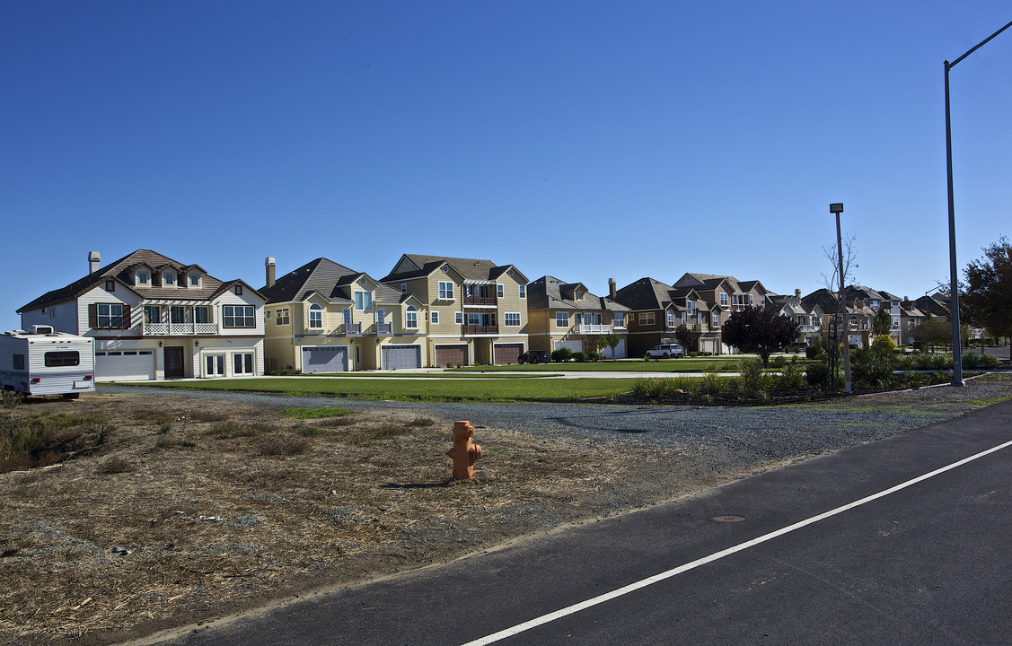 4100 Sandmound Blvd in Oakley, CA - Foto de edificio
