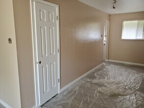 10118 Douglas Ct in St. Ann, MO - Building Photo - Building Photo