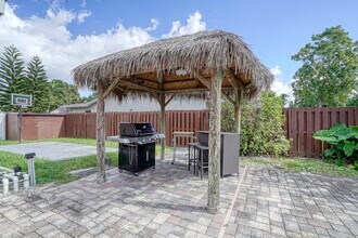 11910 NW 38th Pl in Sunrise, FL - Building Photo - Building Photo