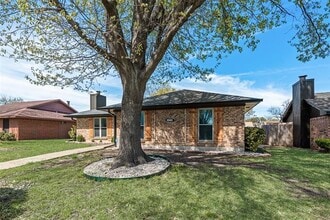 1933 Garden Crest Ln in Dallas, TX - Building Photo - Building Photo