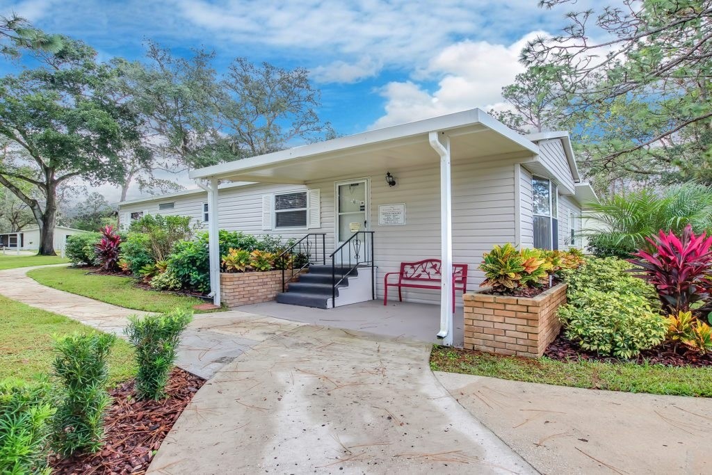 Country Squire in Paisley, FL - Building Photo