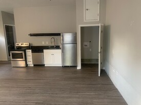 4224 Kings Ln, Unit Spacious One Bedroom Apartamentos