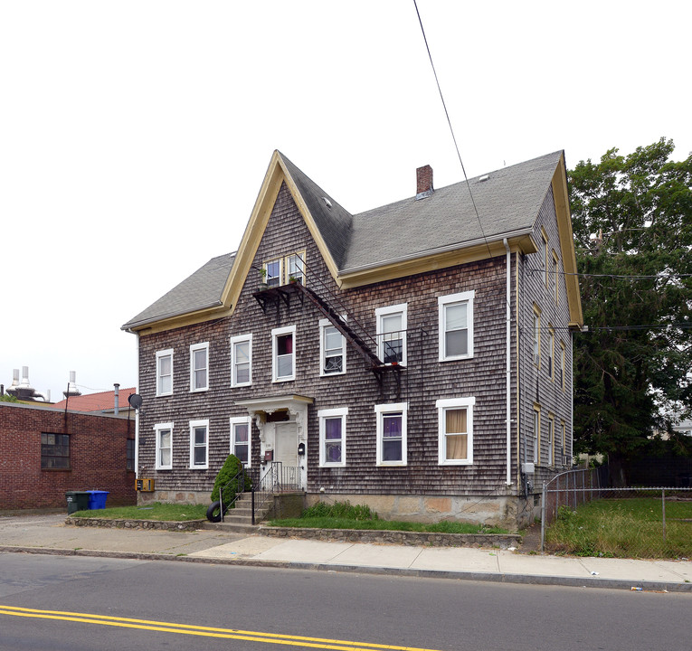 2195 Purchase St in New Bedford, MA - Building Photo