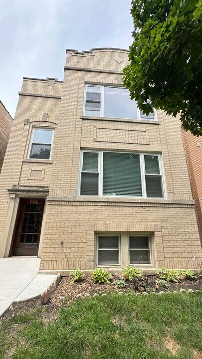 5632 N St Louis Ave in Chicago, IL - Building Photo