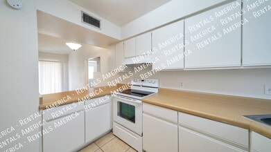 1360 N Riverview Blvd in Tucson, AZ - Building Photo - Building Photo