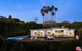 10134 Angelo View Dr in Beverly Hills, CA - Building Photo