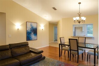 10906 W Cove Harbor Dr in Crystal River, FL - Foto de edificio - Building Photo