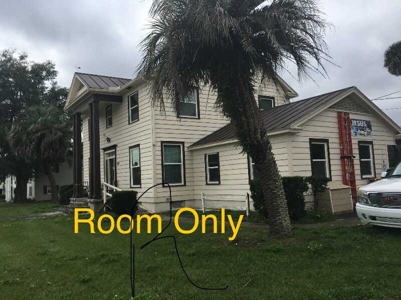 300 S Spring Garden Ave in DeLand, FL - Building Photo