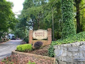 423 Warm Springs Cir in Roswell, GA - Building Photo
