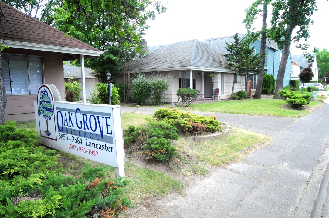 Oak Grove Village in Salem, OR - Building Photo