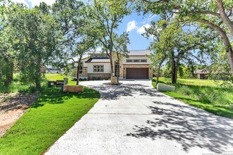 305 Fire Dance in Horseshoe Bay, TX - Foto de edificio - Building Photo