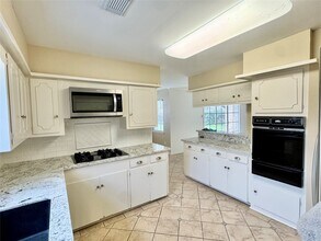 8218 Edgemoor Dr in Houston, TX - Building Photo - Building Photo