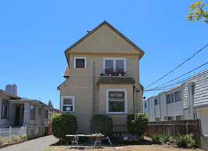 2150 Clinton Ave in Alameda, CA - Foto de edificio - Building Photo