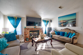 3095 Beverly Ct in Merced, CA - Building Photo - Interior Photo