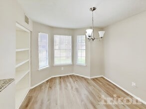 8522 Lake Crystal Dr in Houston, TX - Building Photo - Building Photo