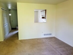 721 Hemlock Square in Zelienople, PA - Building Photo - Building Photo