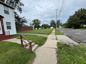 223-225 W Trail St in Jackson, MI - Building Photo - Building Photo