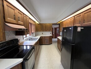 7555 Finzel Rd in Whitehouse, OH - Building Photo - Building Photo
