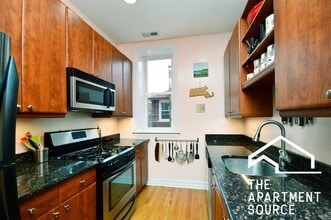 1430 W Lunt Ave, Unit 2W in Chicago, IL - Building Photo - Building Photo