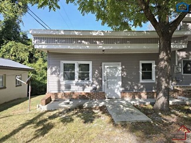 property at 1502 N Dixie Ave