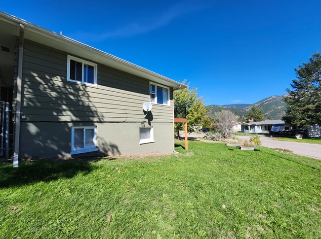 property at 820 Montana Ave