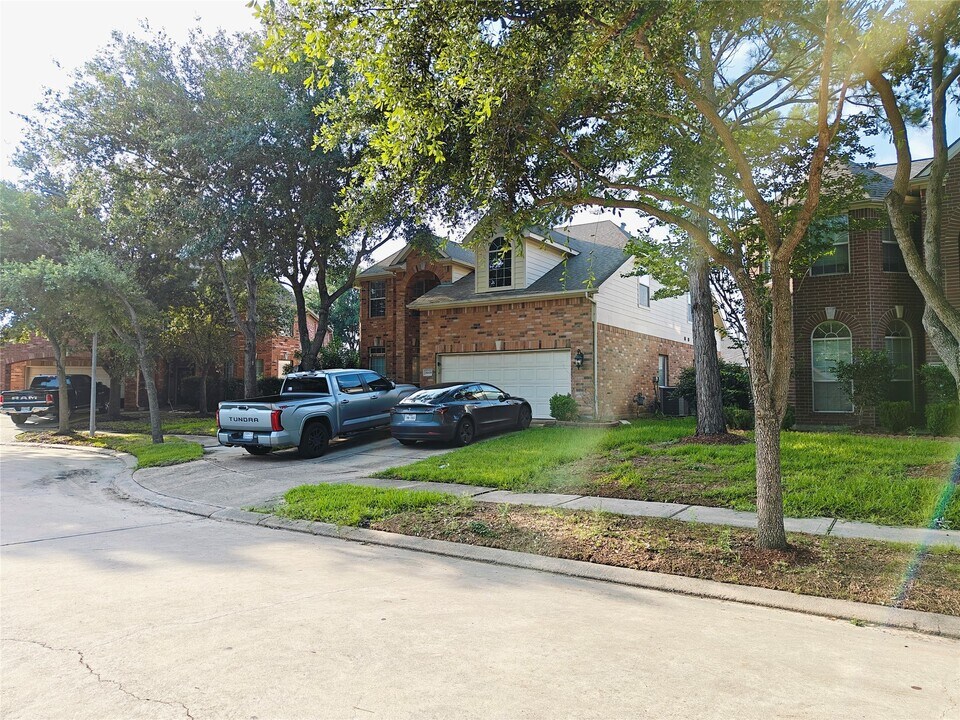 26418 Creston Woods Dr in Katy, TX - Building Photo