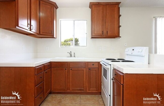 1213 Division St in Oceanside, CA - Foto de edificio - Building Photo