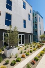 The Louella in Venice, CA - Foto de edificio - Building Photo
