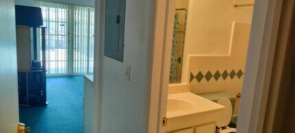 921 SE 5th Ave, Unit Pompano apartment in Pompano Beach, FL - Building Photo - Building Photo