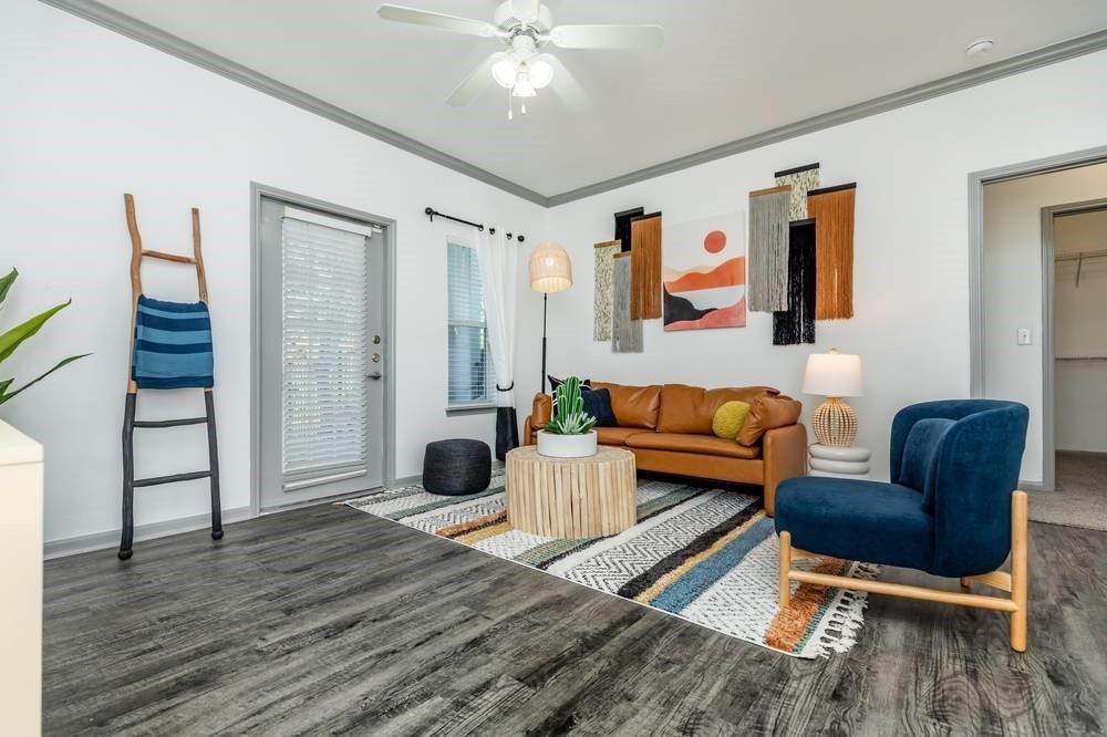 9914 Military Dr W in San Antonio, TX - Building Photo