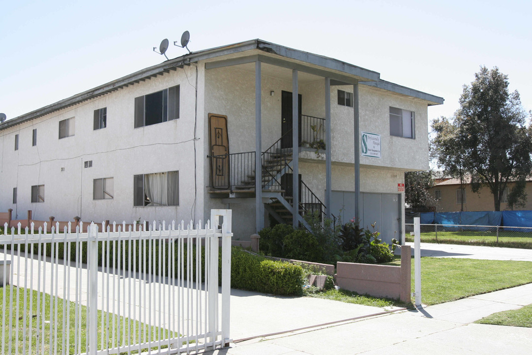 1114 W 92nd St in Los Angeles, CA - Building Photo