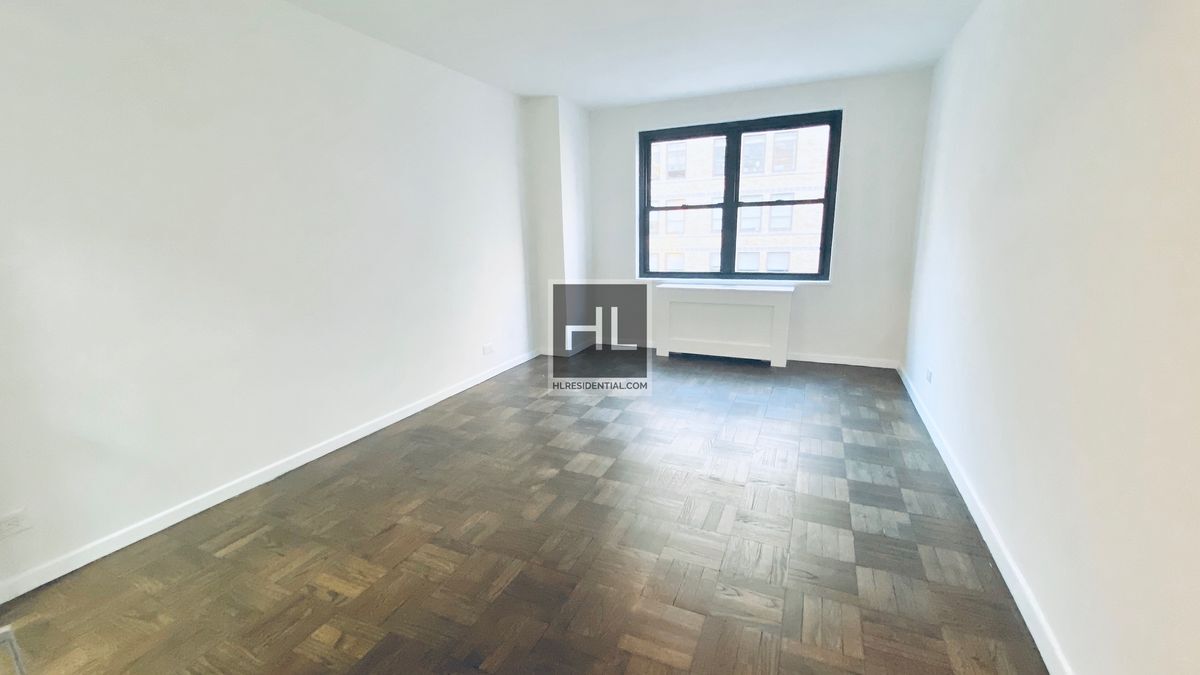 5 AVENUE in New York, NY - Building Photo