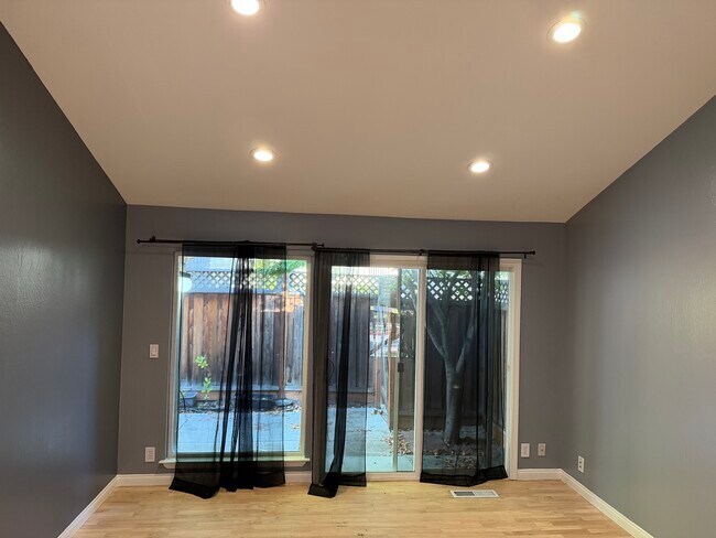 1344 Merrivale West Sq in San Jose, CA - Building Photo - Building Photo