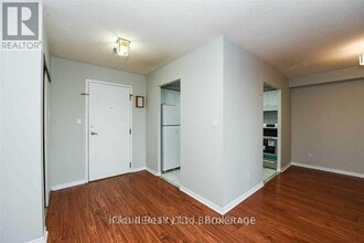 135 Hillcrest Ave in Mississauga, ON - Building Photo - Building Photo